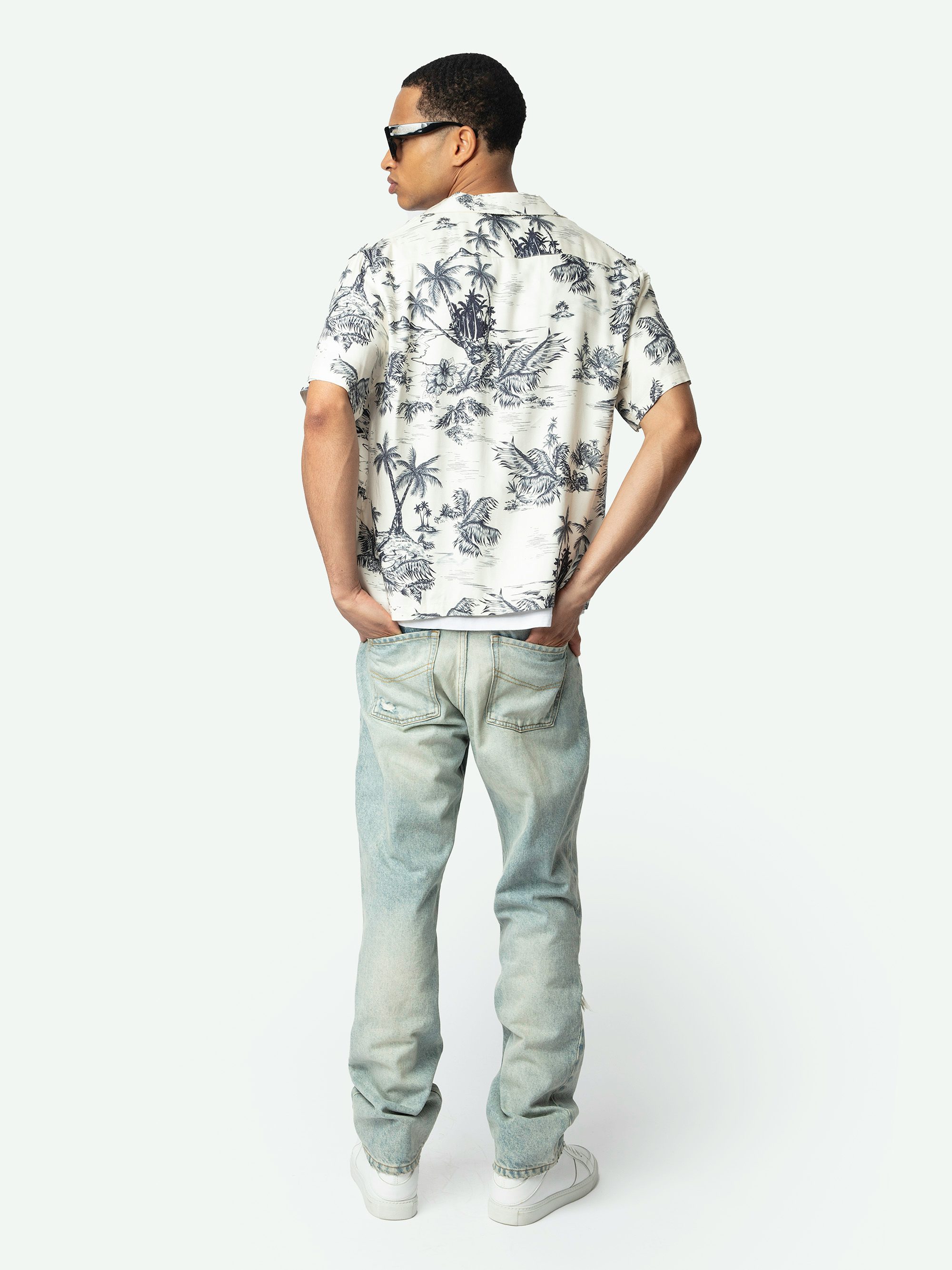 Hemd Slony - Lässiges Hemd aus bedruckter Viskose mit Flügelstickerei, kurzen Ärmeln und Knopfverschluss.